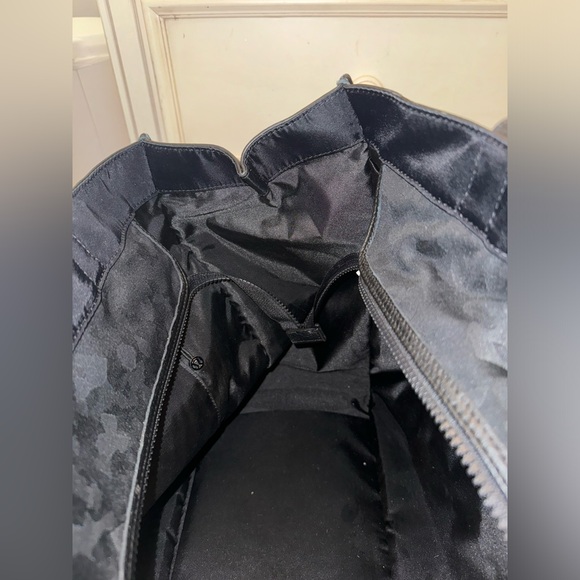 Lululemon Athletica Jacquard Camo Now and Always Large Tote in deep coal - Picture 7 of 12